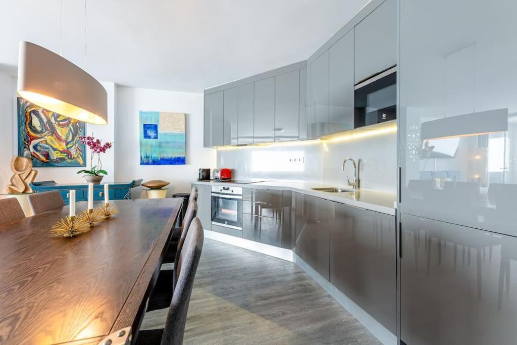 With Sea Views In Puerto Banus Lejlighed