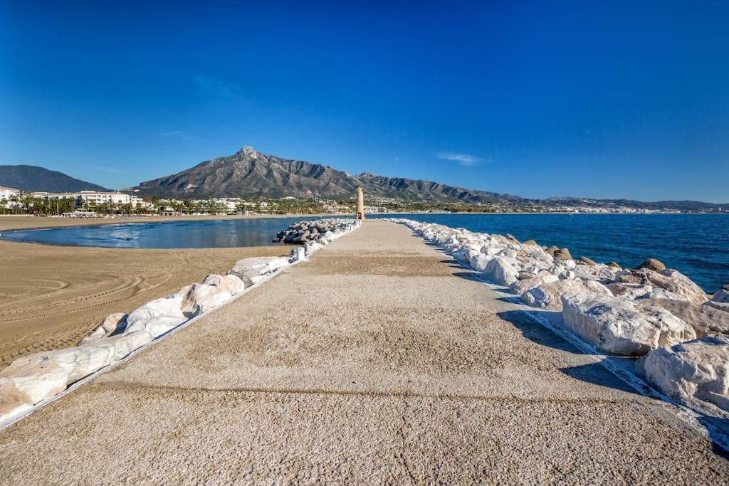 Lejlighed With Sea Views In Puerto Banus